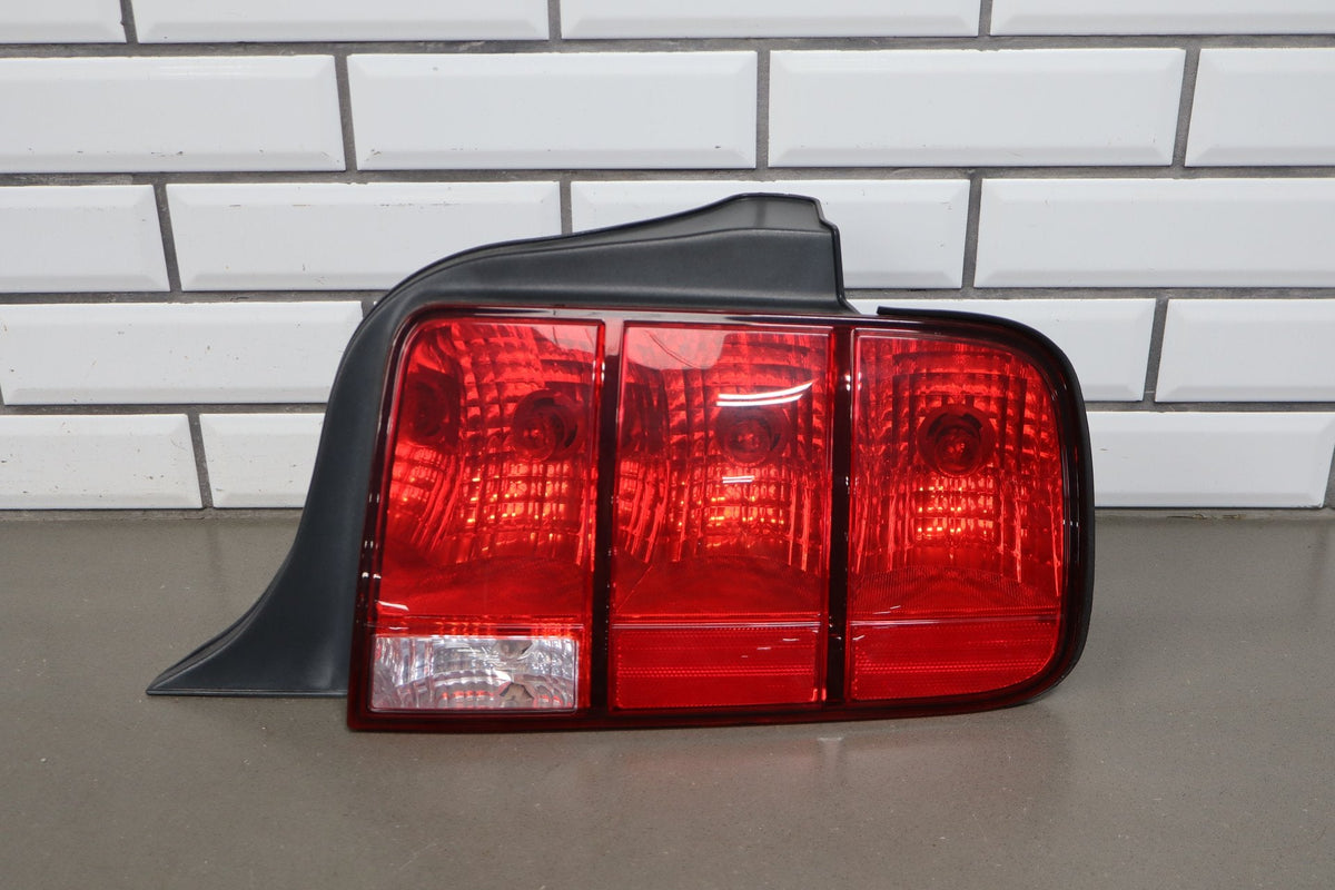 05-09 Ford Mustang S197 Left Right Halogen Tail Light Pair