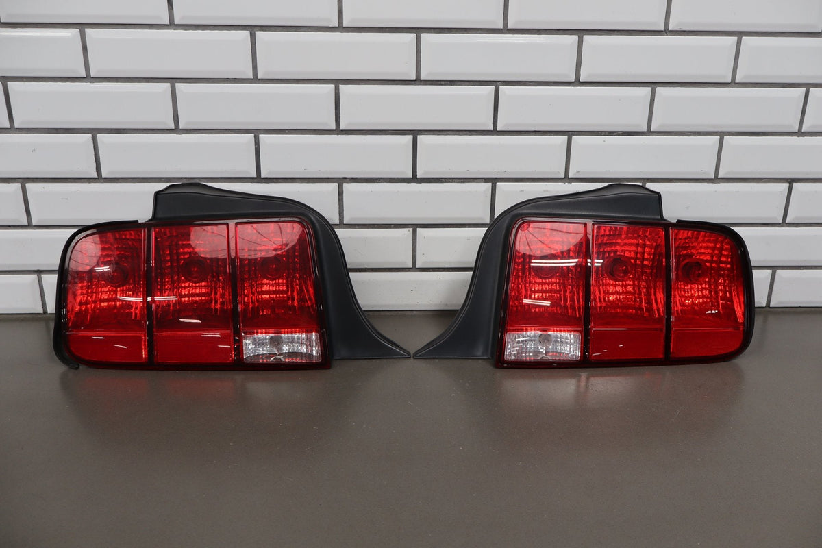 05-09 Ford Mustang S197 Left Right Halogen Tail Light Pair