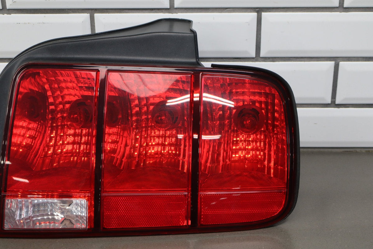 05-09 Ford Mustang S197 Left Right Halogen Tail Light Pair