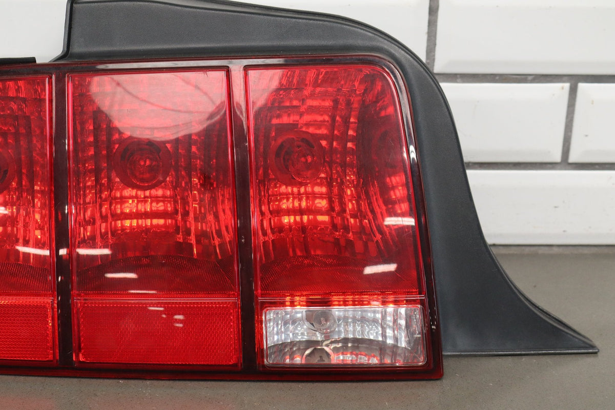 05-09 Ford Mustang S197 Left Right Halogen Tail Light Pair