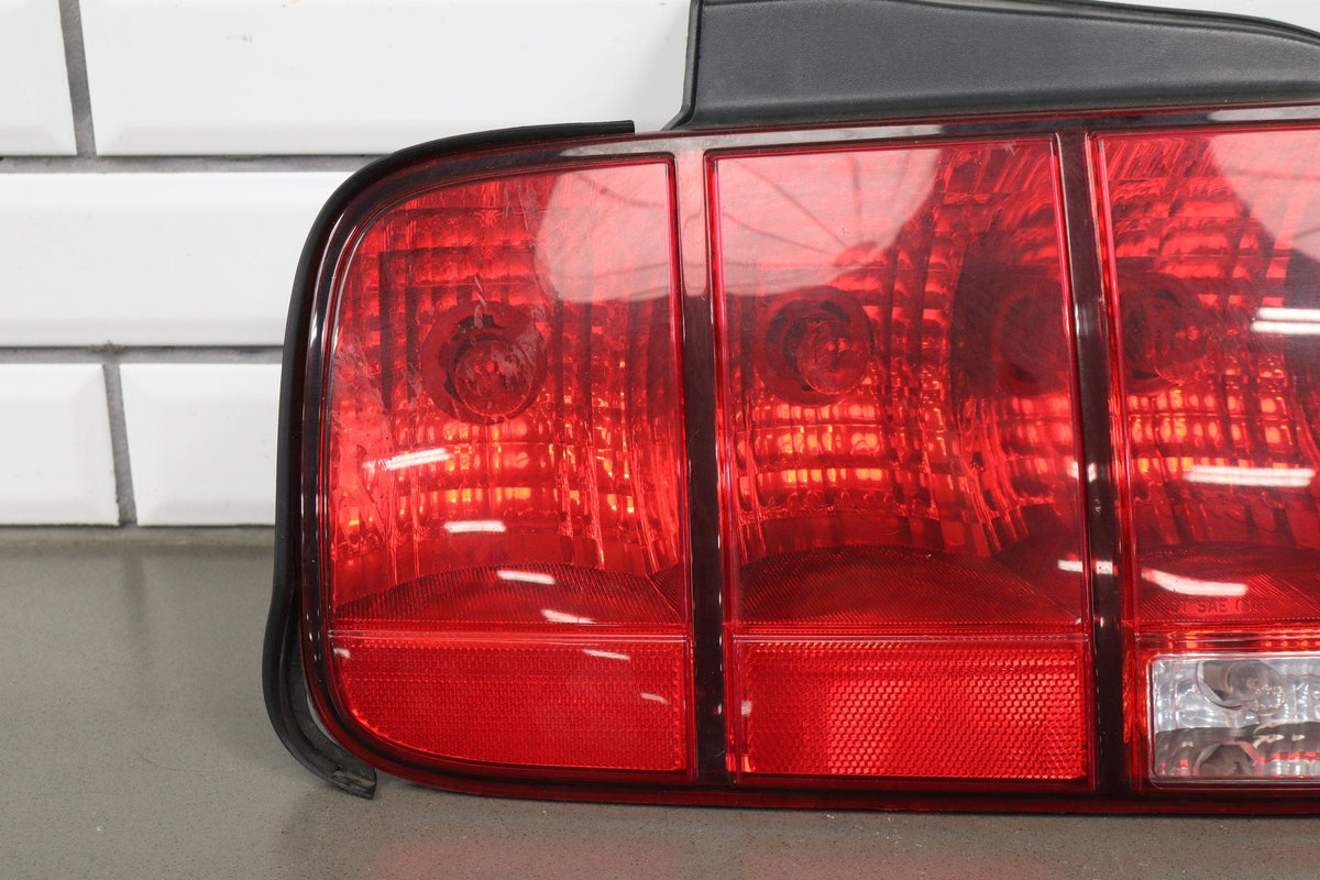 05-09 Ford Mustang S197 Left Right Halogen Tail Light Pair