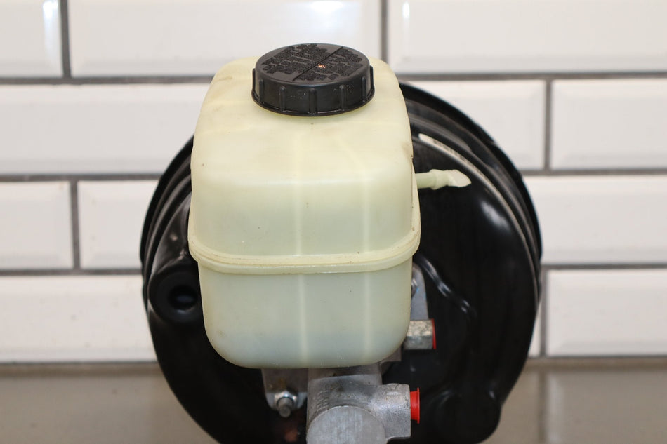 05-09 Ford Mustang S197 Power Brake Booster With Master Cylinder And Reservoir