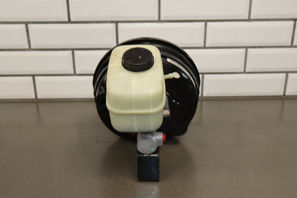 05-09 Ford Mustang S197 Power Brake Booster With Master Cylinder And Reservoir