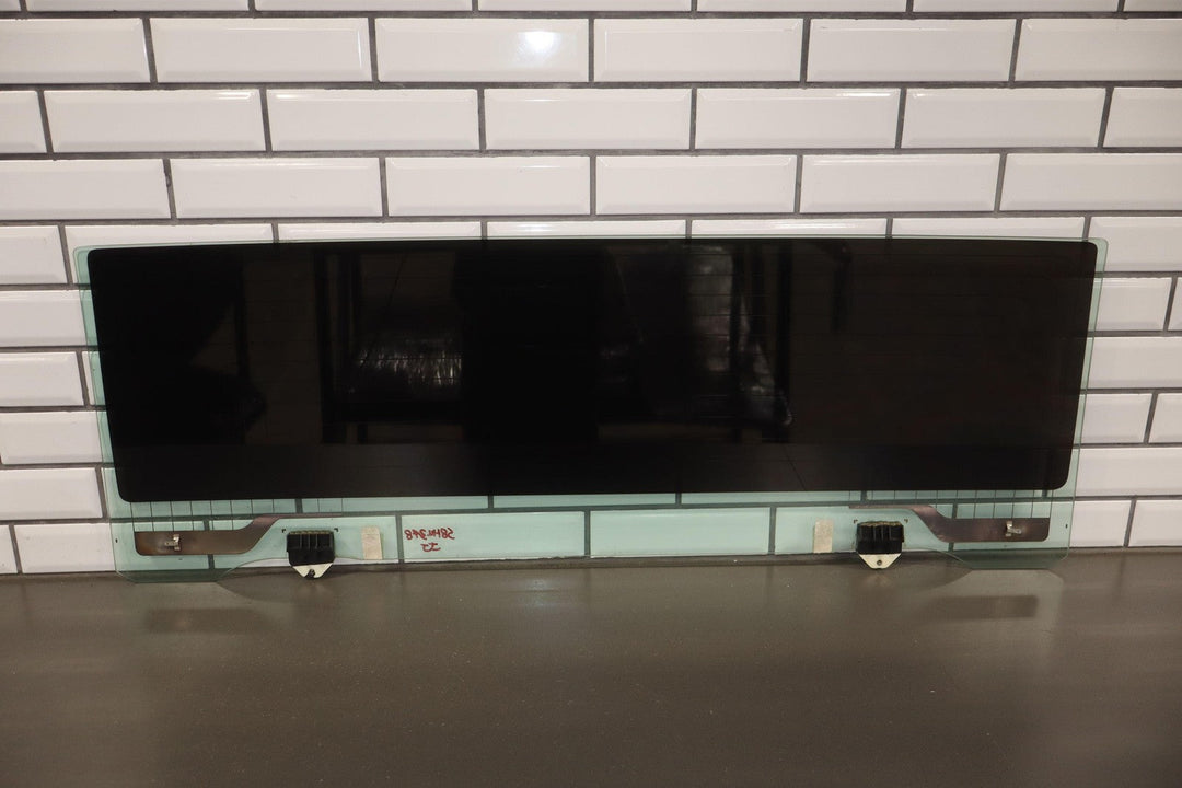 05 - 09 Hummer H2 SUT Pickup Heated Center Midgate Back Window Glass (Self Tint)