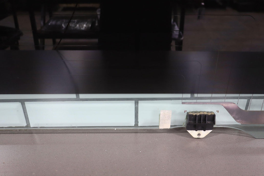 05 - 09 Hummer H2 SUT Pickup Heated Center Midgate Back Window Glass (Self Tint)
