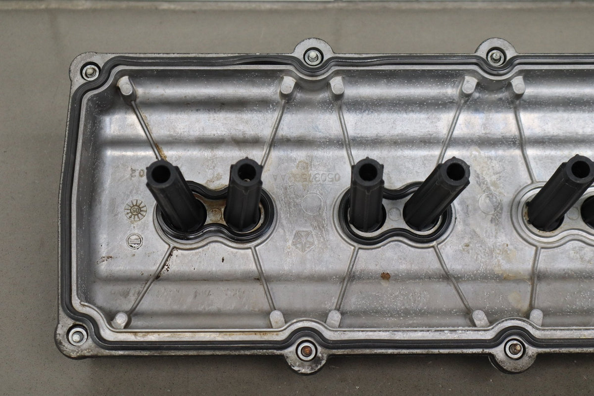 05-10 Dodge Charger SRT8 6.1 ESF Valve Cover Pair w/ Coils