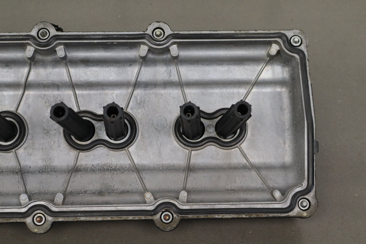 05-10 Dodge Charger SRT8 6.1 ESF Valve Cover Pair w/ Coils