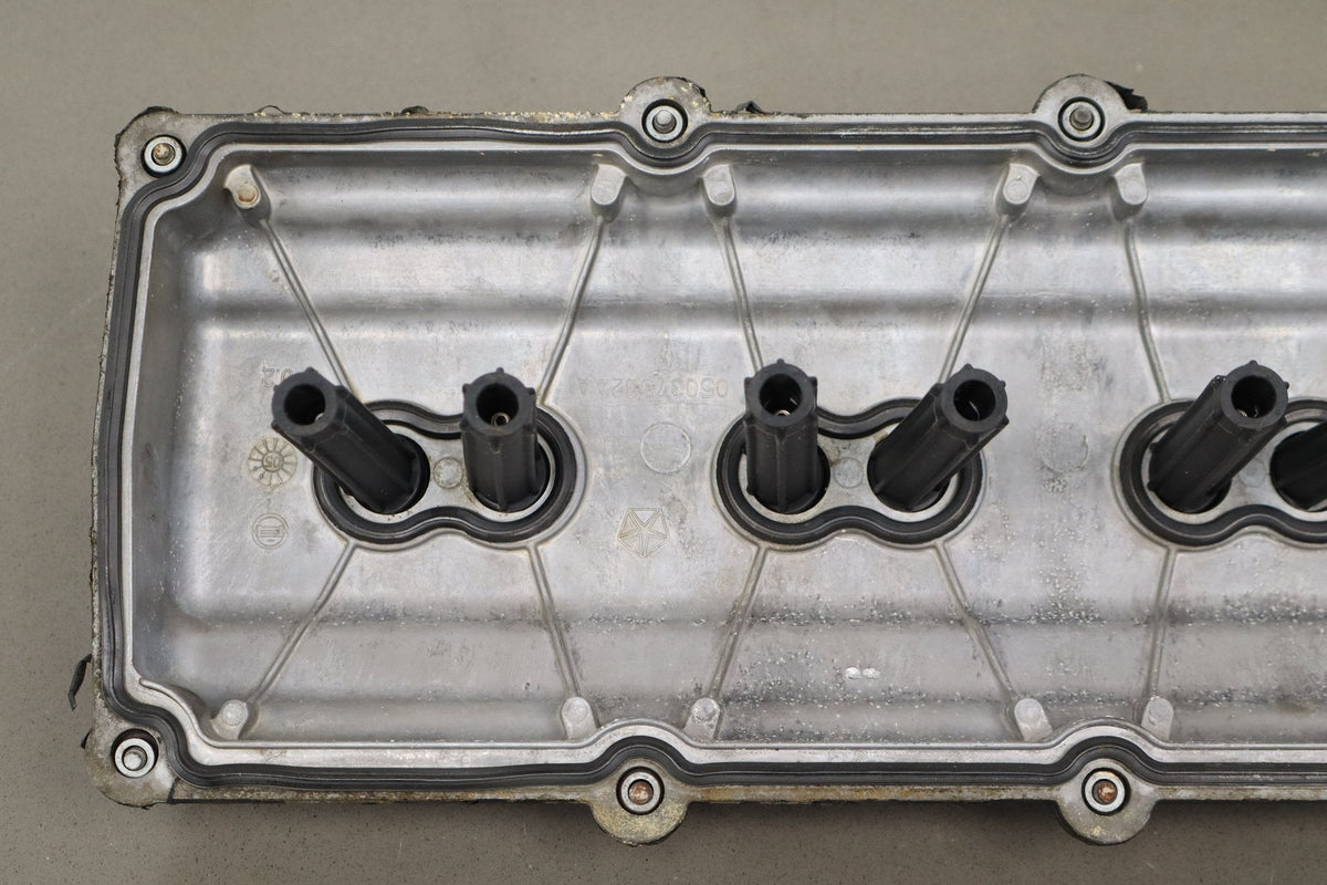 05-10 Dodge Charger SRT8 6.1 ESF Valve Cover Pair w/ Coils
