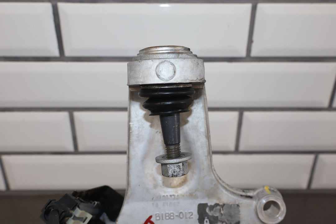 05 - 13 C6 Corvette 04 - 09 Cadillac XLR Right Passenger Front Spindle & Hub