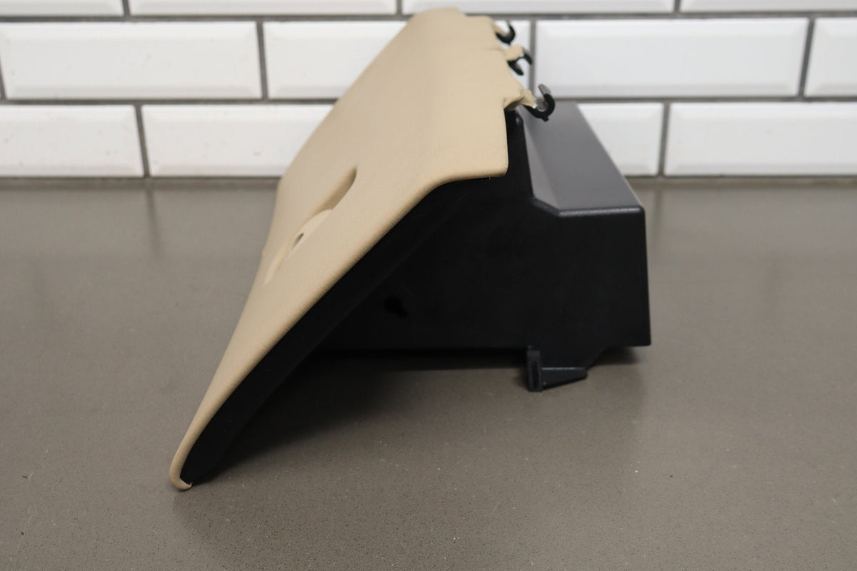 05-13 Chevrolet Corvette C6 Glove Box Cashmere 31