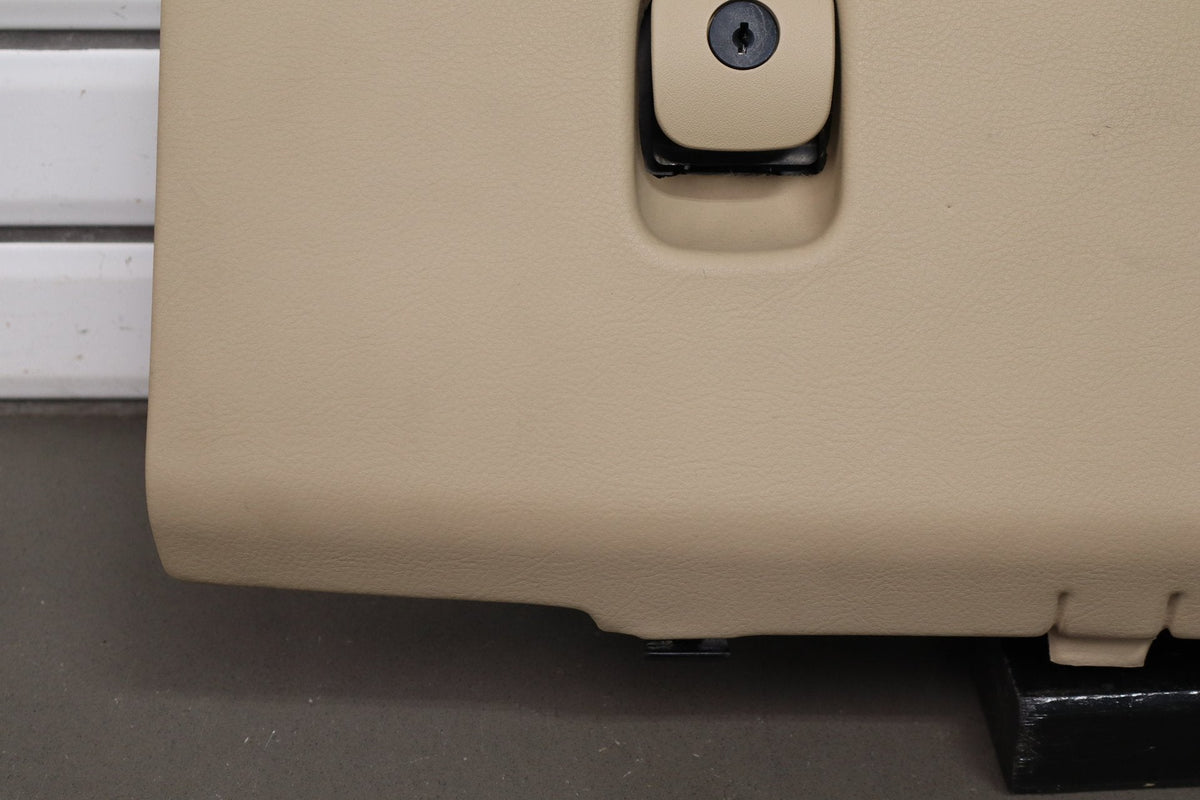 05-13 Chevrolet Corvette C6 Glove Box Cashmere 31