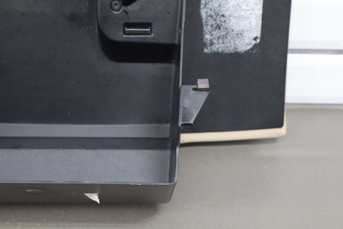 05-13 Chevrolet Corvette C6 Glove Box Cashmere 31