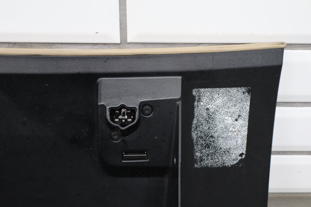 05-13 Chevrolet Corvette C6 Glove Box Cashmere 31