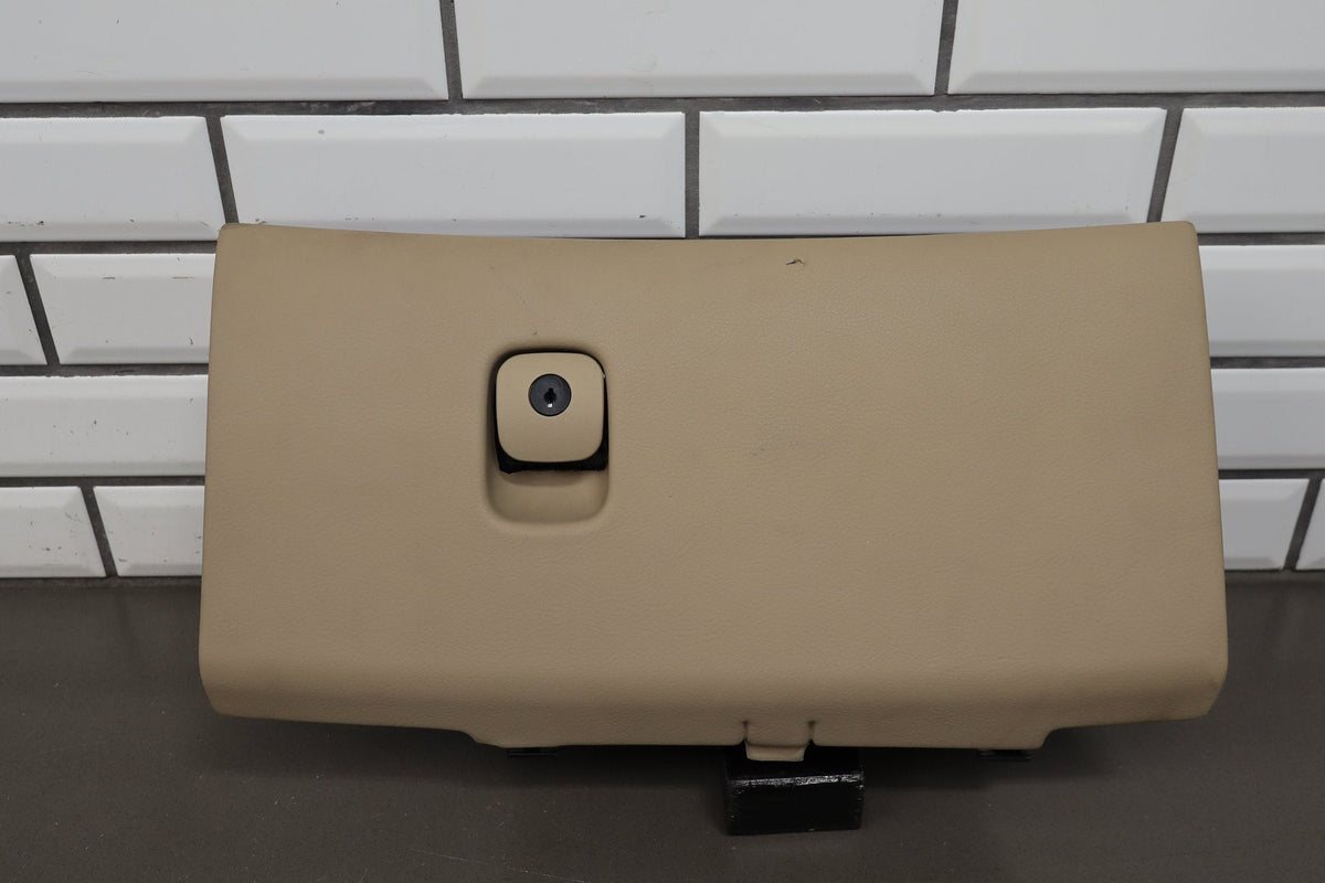 05-13 Chevrolet Corvette C6 Glove Box Cashmere 31