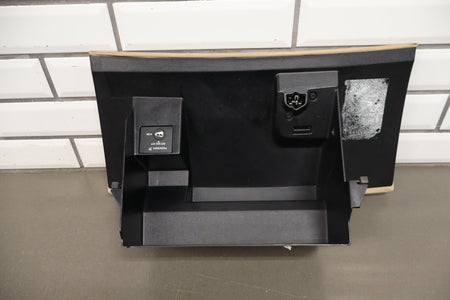 05-13 Chevrolet Corvette C6 Glove Box Cashmere 31