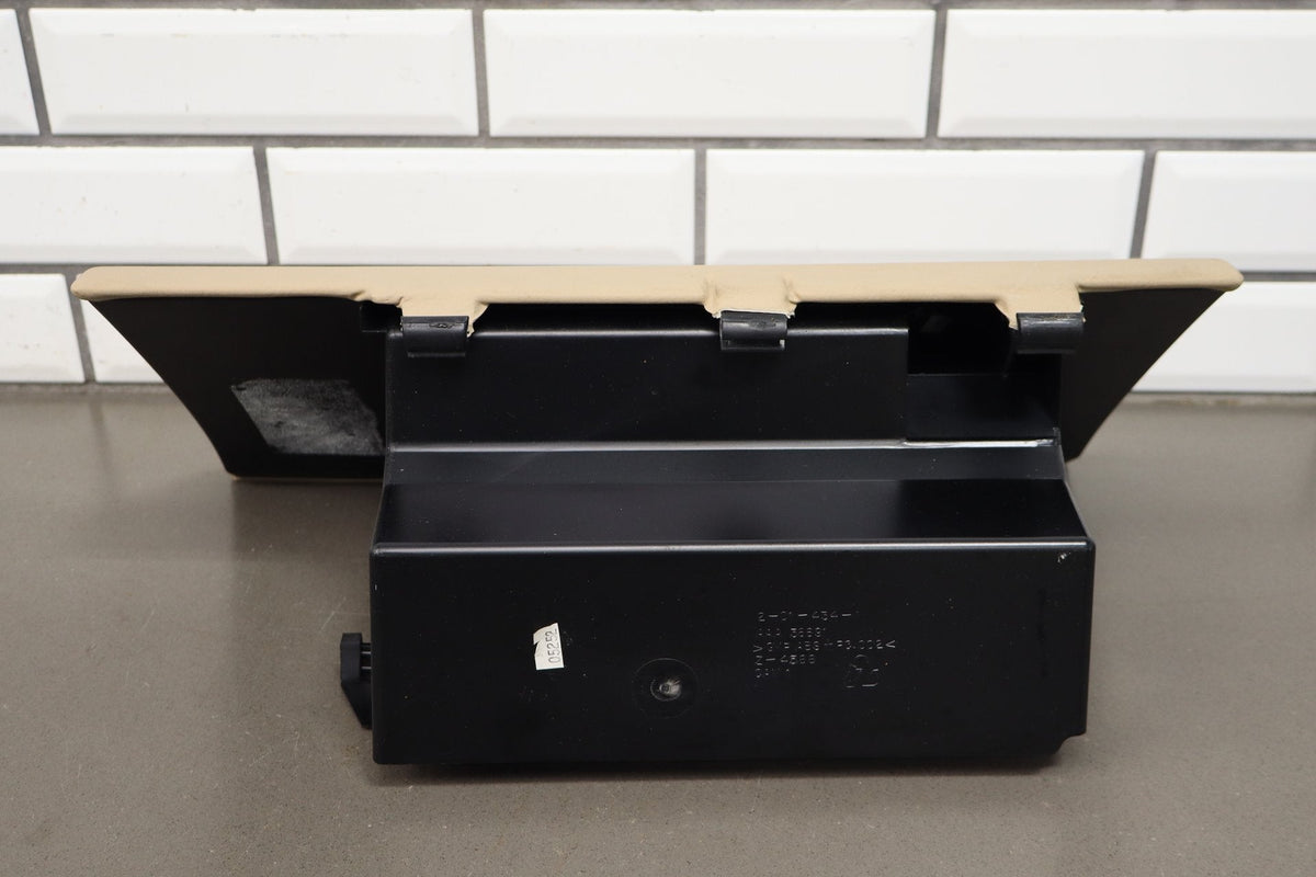 05-13 Chevrolet Corvette C6 Glove Box Cashmere 31