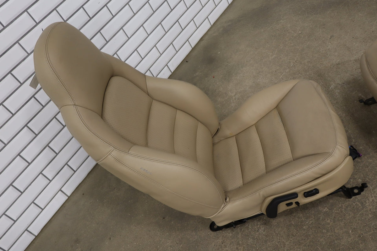 05-13 Chevrolet Corvette C6 Leather Seats Cashmere 31