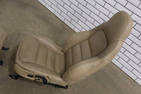 05-13 Chevrolet Corvette C6 Leather Seats Cashmere 31