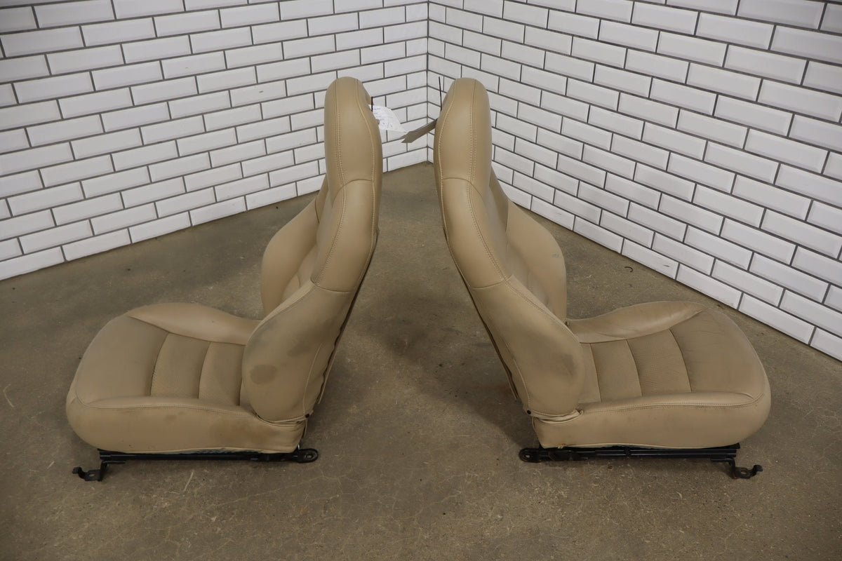 05-13 Chevrolet Corvette C6 Leather Seats Cashmere 31