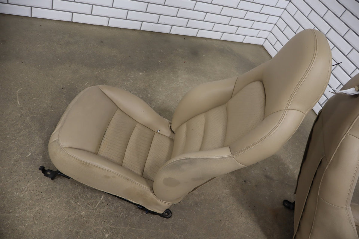 05-13 Chevrolet Corvette C6 Leather Seats Cashmere 31