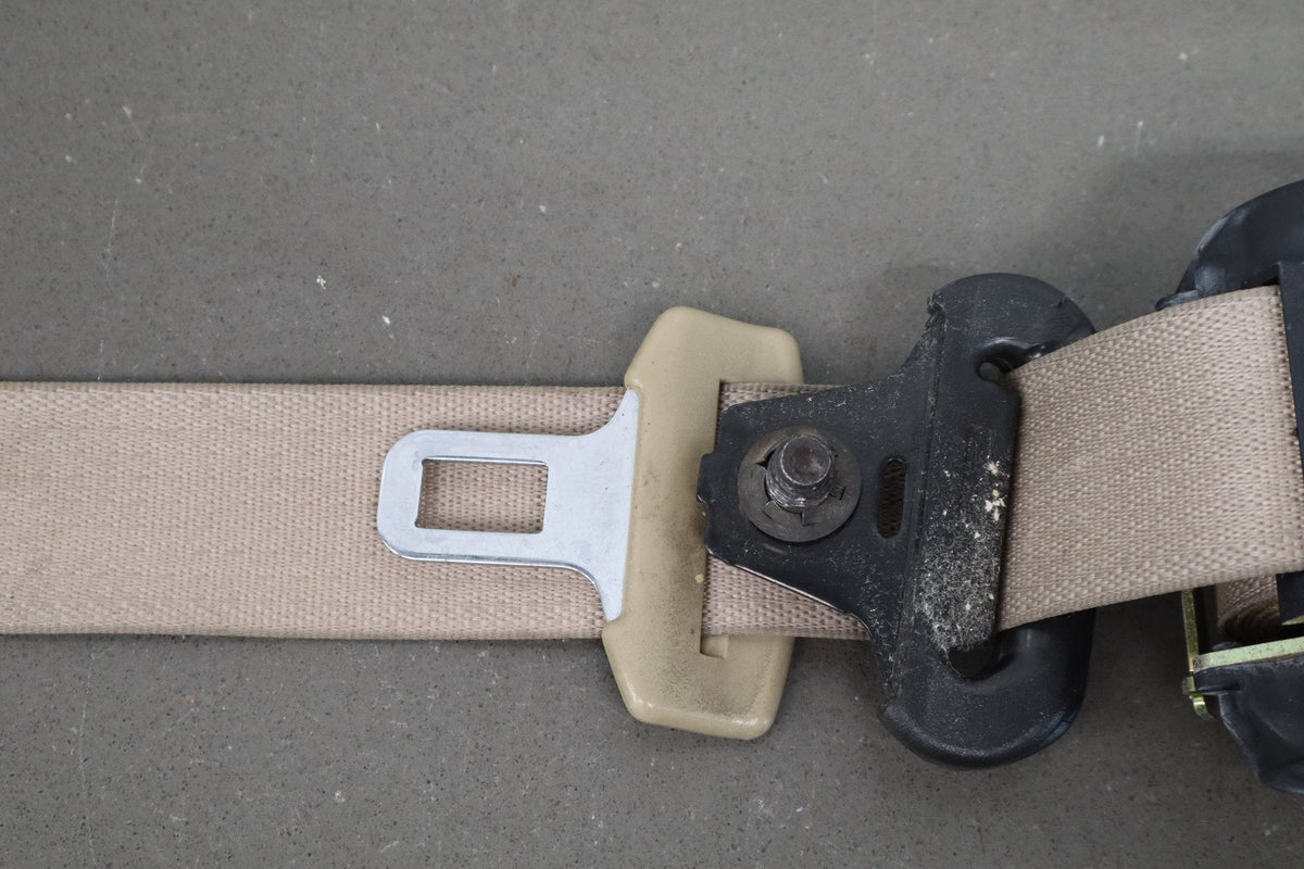 05-13 Chevrolet Corvette C6 LH Seat Belt Cashmere 31
