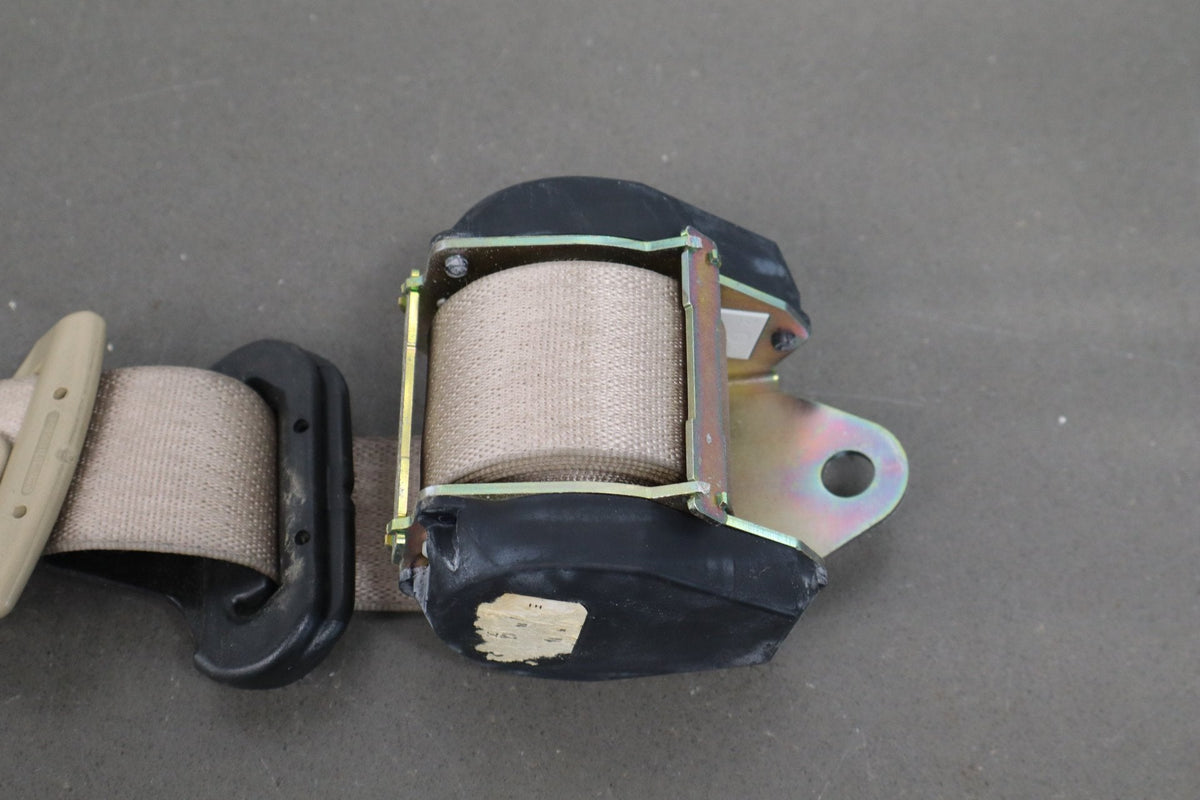05-13 Chevrolet Corvette C6 LH Seat Belt Cashmere 31