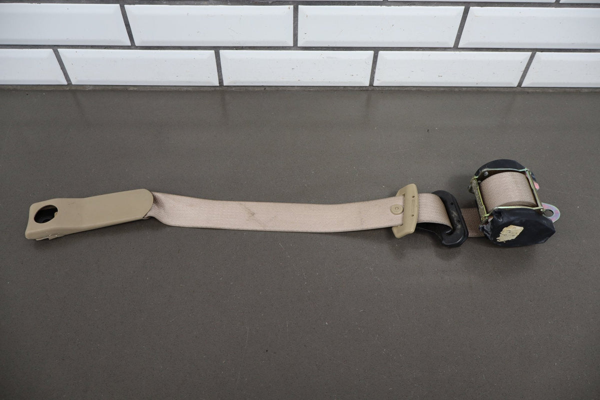 05-13 Chevrolet Corvette C6 LH Seat Belt Cashmere 31