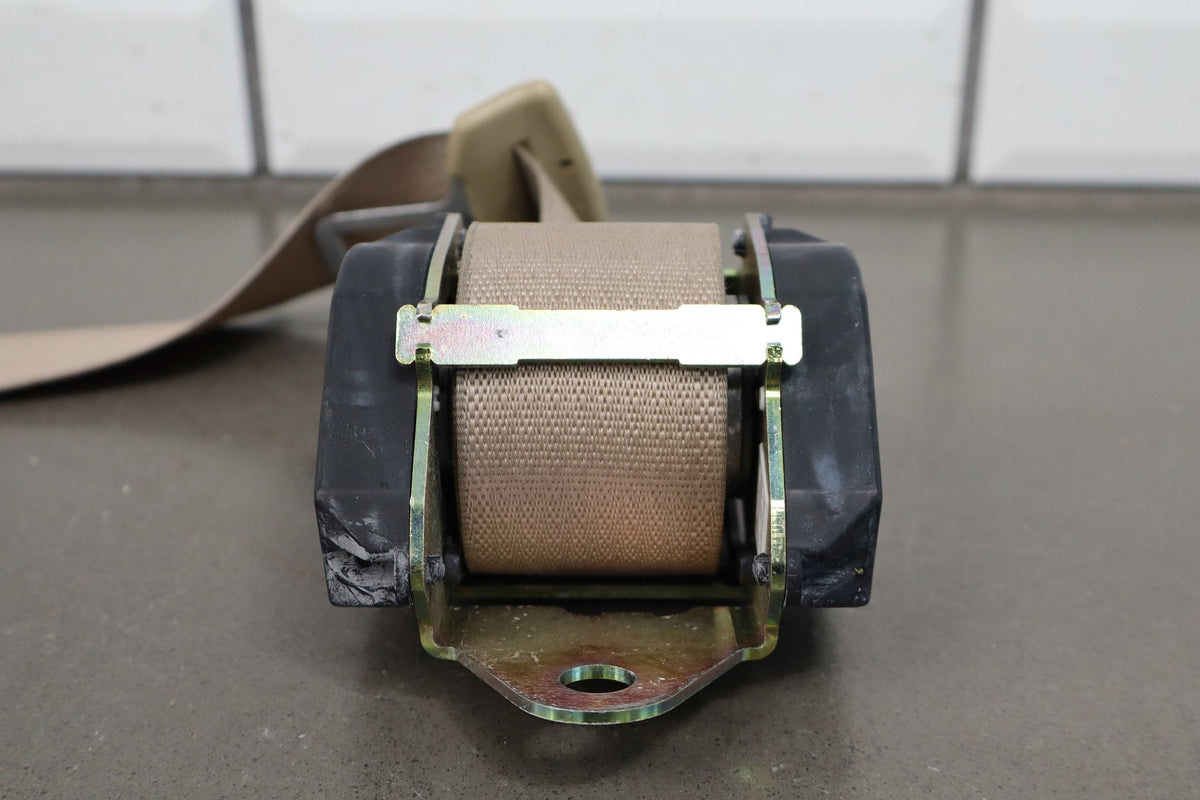 05-13 Chevrolet Corvette C6 LH Seat Belt Cashmere 31