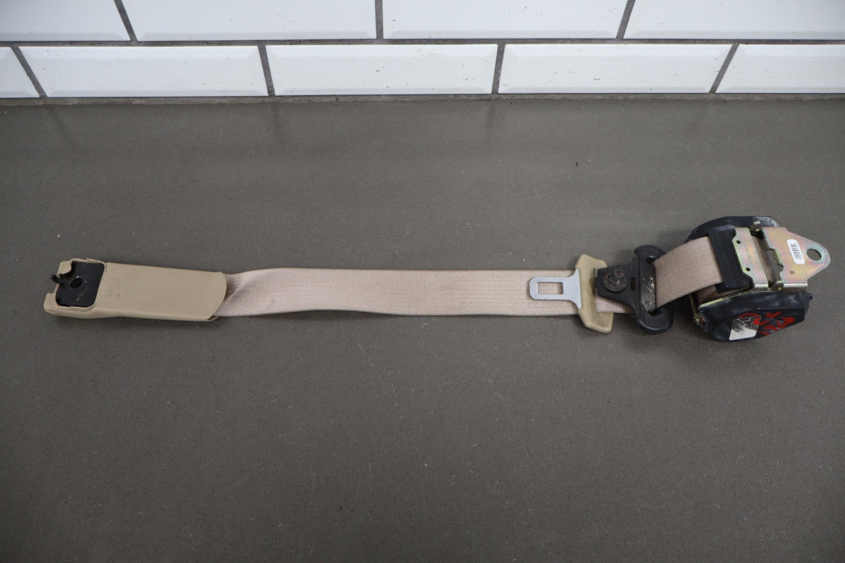 05-13 Chevrolet Corvette C6 LH Seat Belt Cashmere 31