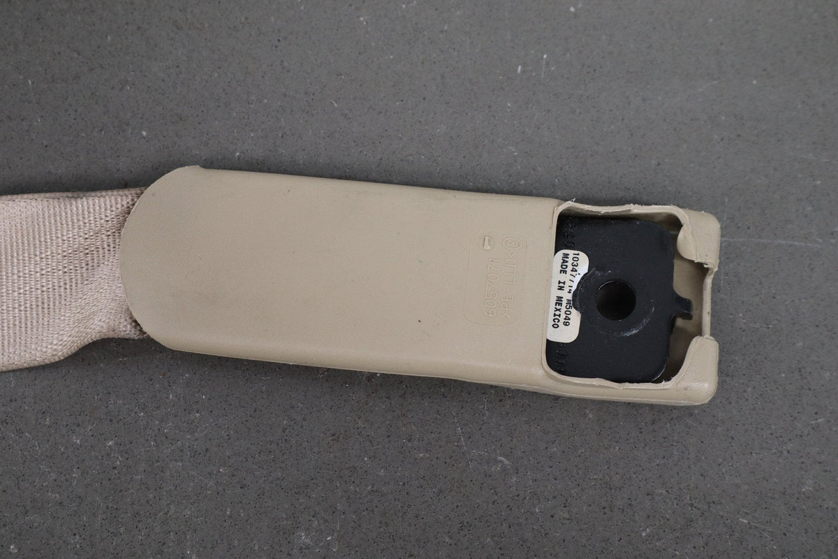 05-13 Chevrolet Corvette C6 RH Seat Belt Cashmere 31