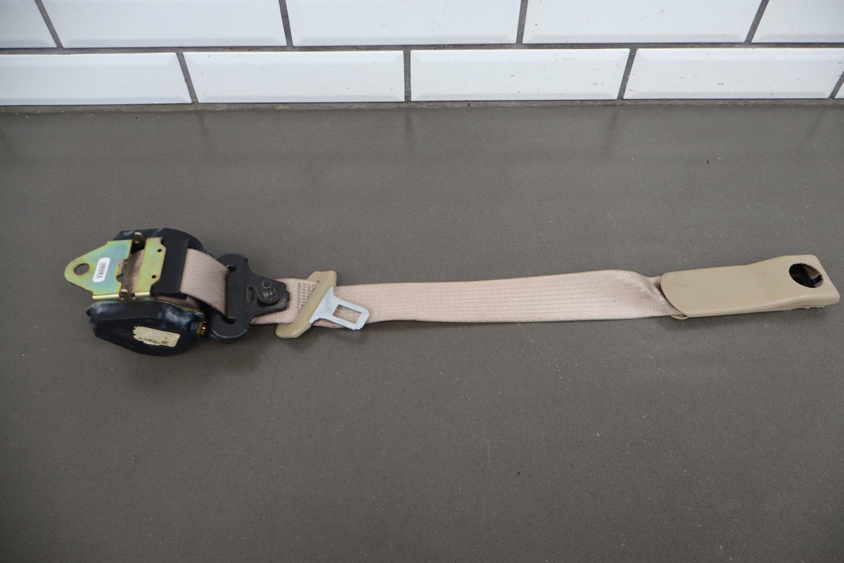 05-13 Chevrolet Corvette C6 RH Seat Belt Cashmere 31