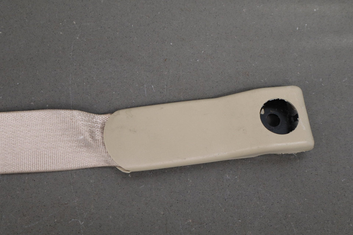 05-13 Chevrolet Corvette C6 RH Seat Belt Cashmere 31