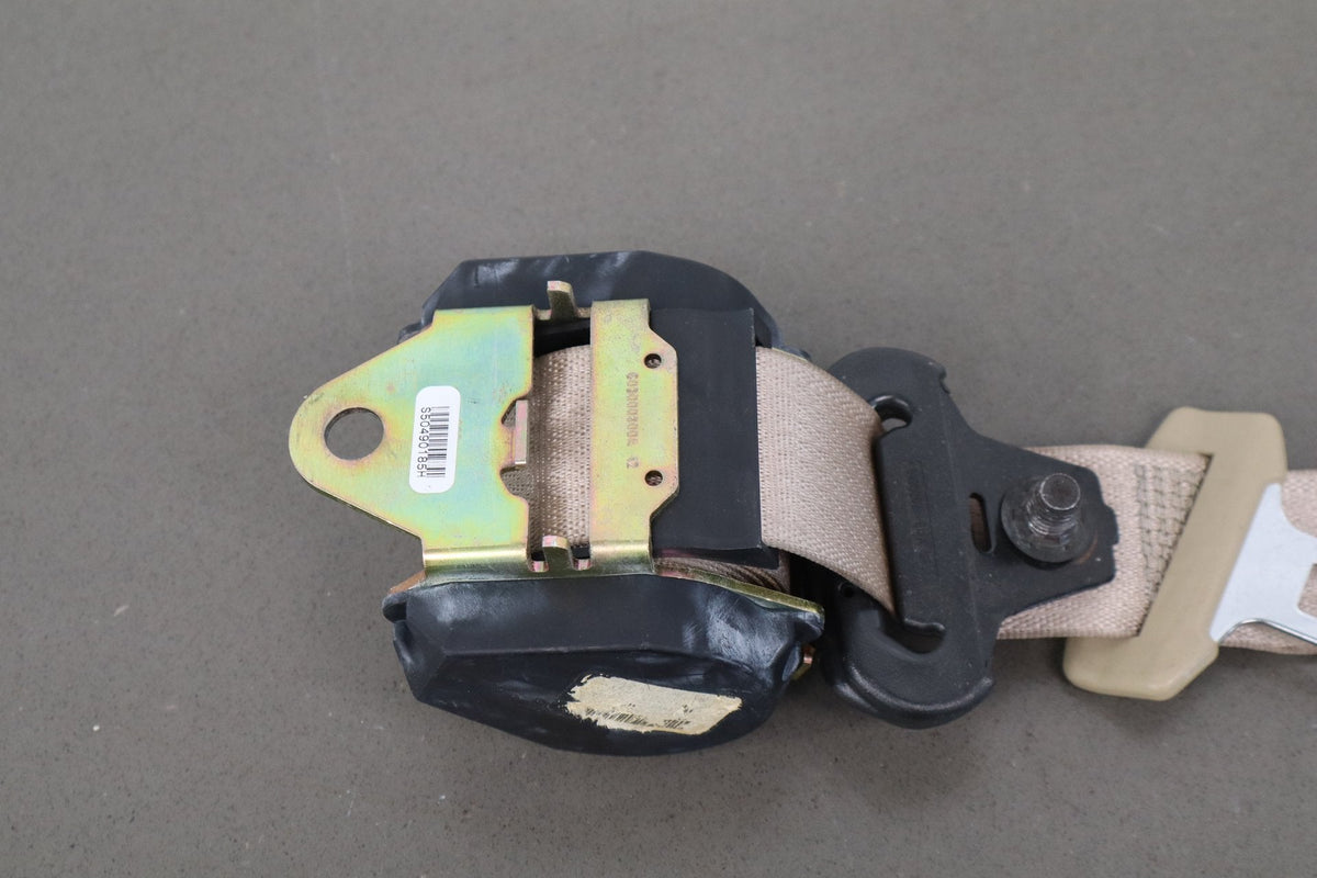 05-13 Chevrolet Corvette C6 RH Seat Belt Cashmere 31