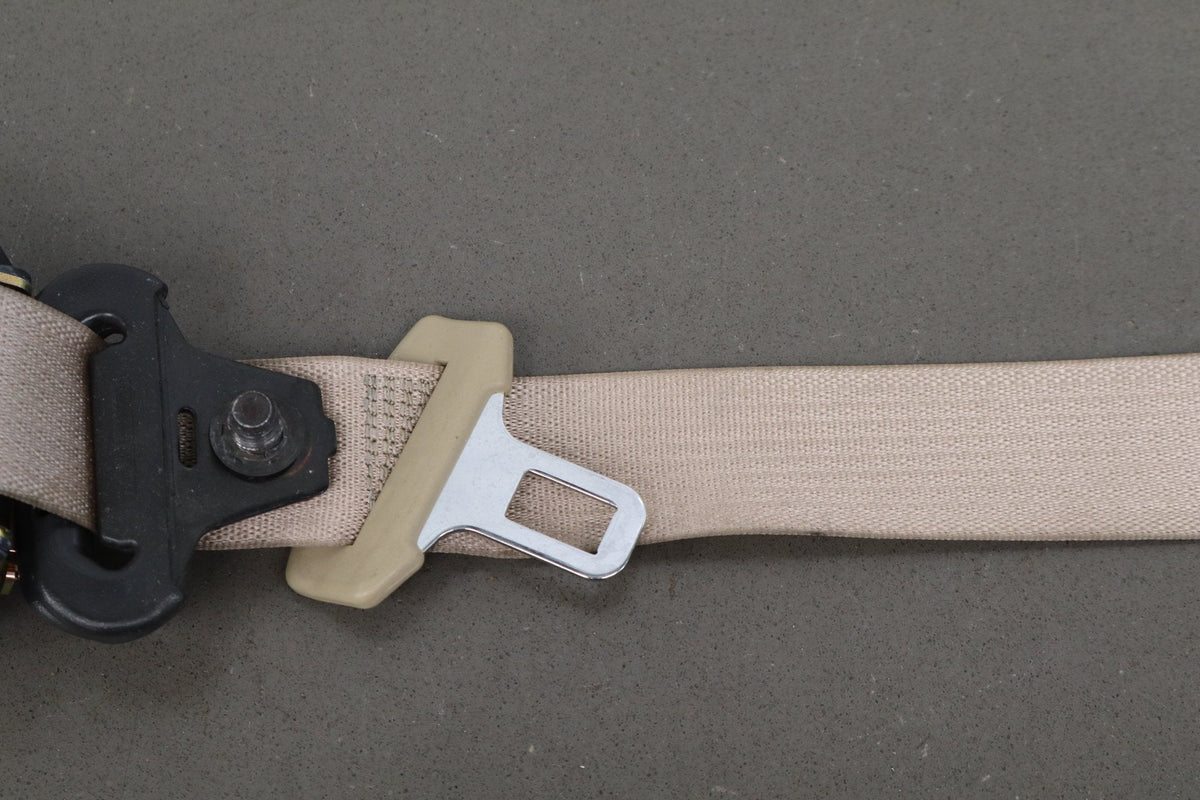 05-13 Chevrolet Corvette C6 RH Seat Belt Cashmere 31