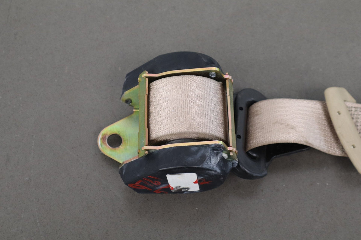 05-13 Chevrolet Corvette C6 RH Seat Belt Cashmere 31