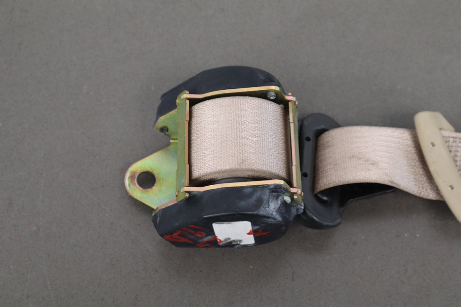 05-13 Chevrolet Corvette C6 RH Seat Belt Cashmere 31