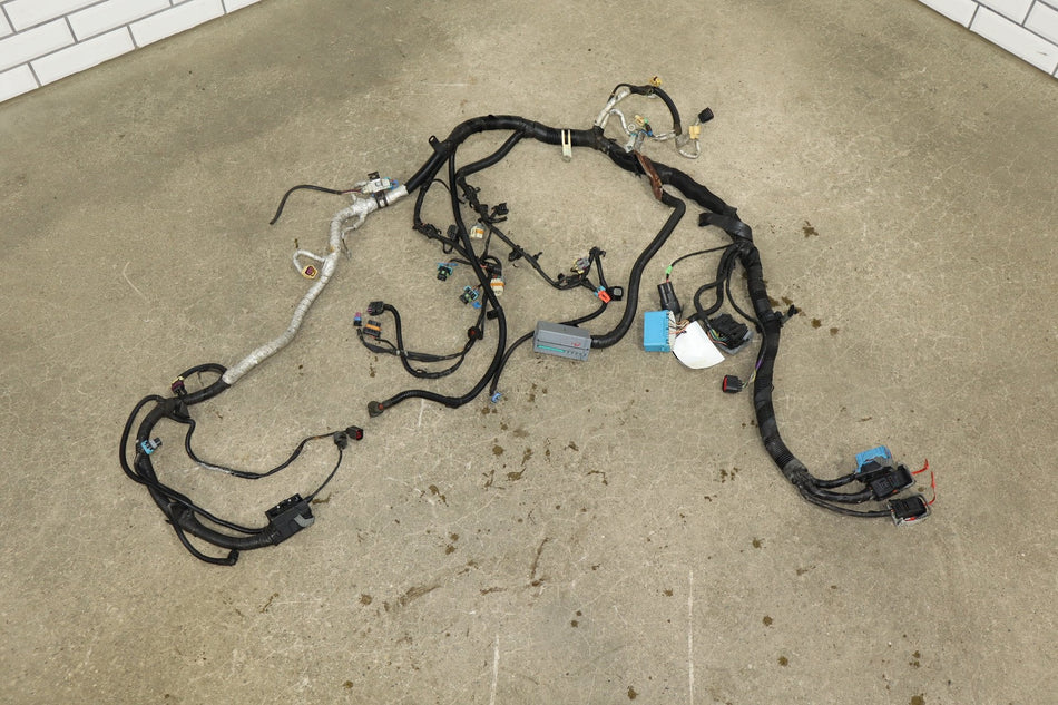 05 Chevrolet Corvette C6 LS2 Engine Wiring Harness 24x