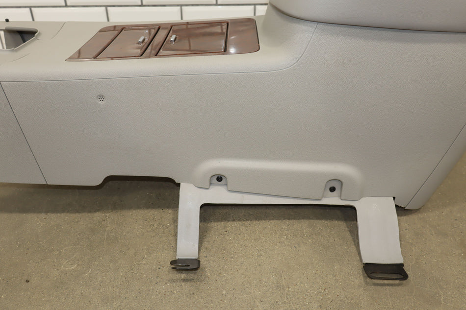 2011 Chevrolet Suburban 1500- Front Console