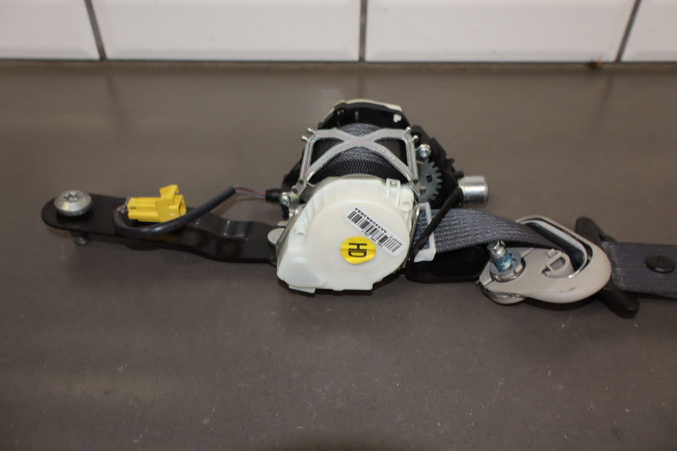 2008 GMC Sierra 2500- Front Seat Belt