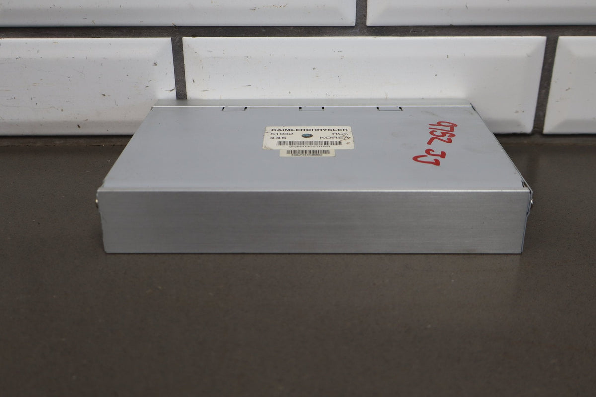 06-10 Dodge Charger SRT8 Radio Amplifier