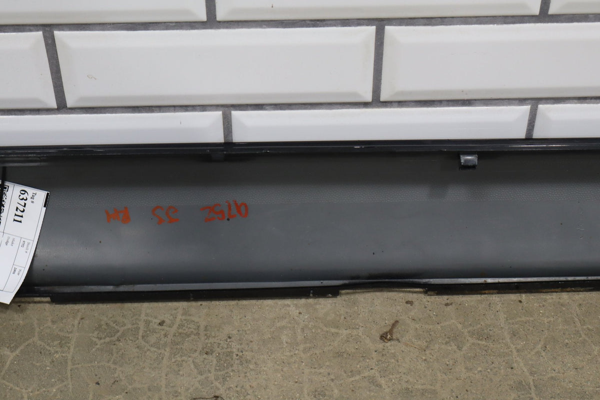 06-10 Dodge Charger SRT8 RH Rocker Molding Brilliant Black PXR