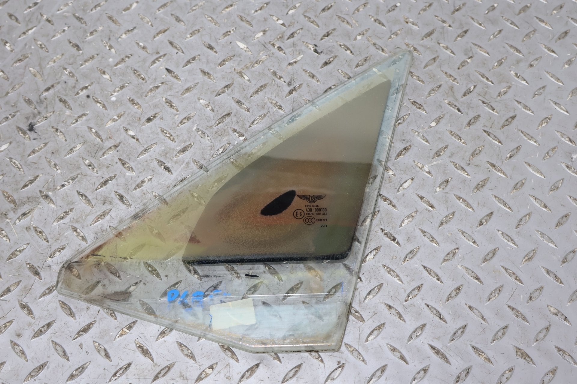 06-12 Bentley Flying Spur Front Left Vent Window Glass (Self Tint) Delaminated