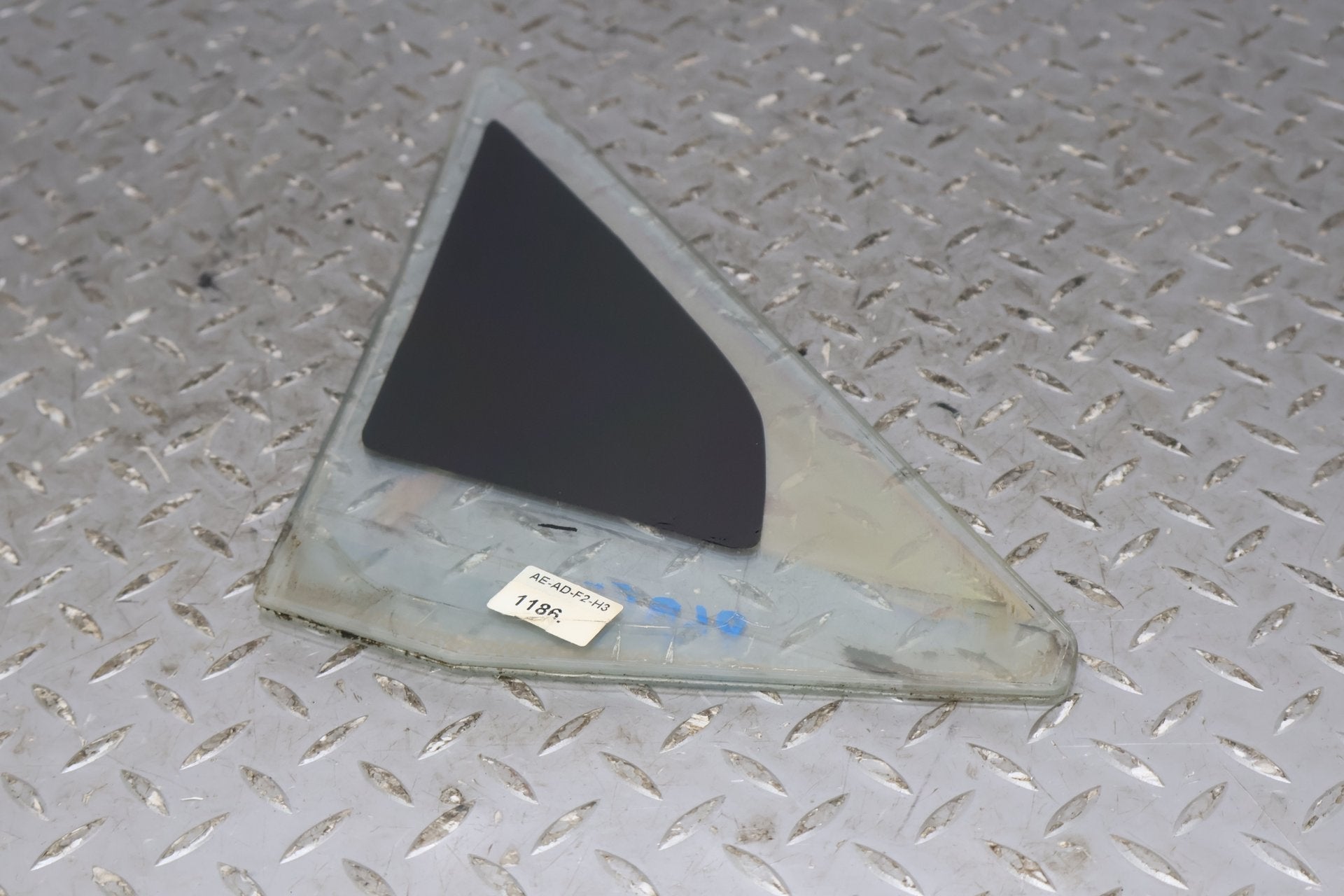06-12 Bentley Flying Spur Front Left Vent Window Glass (Self Tint) Delaminated