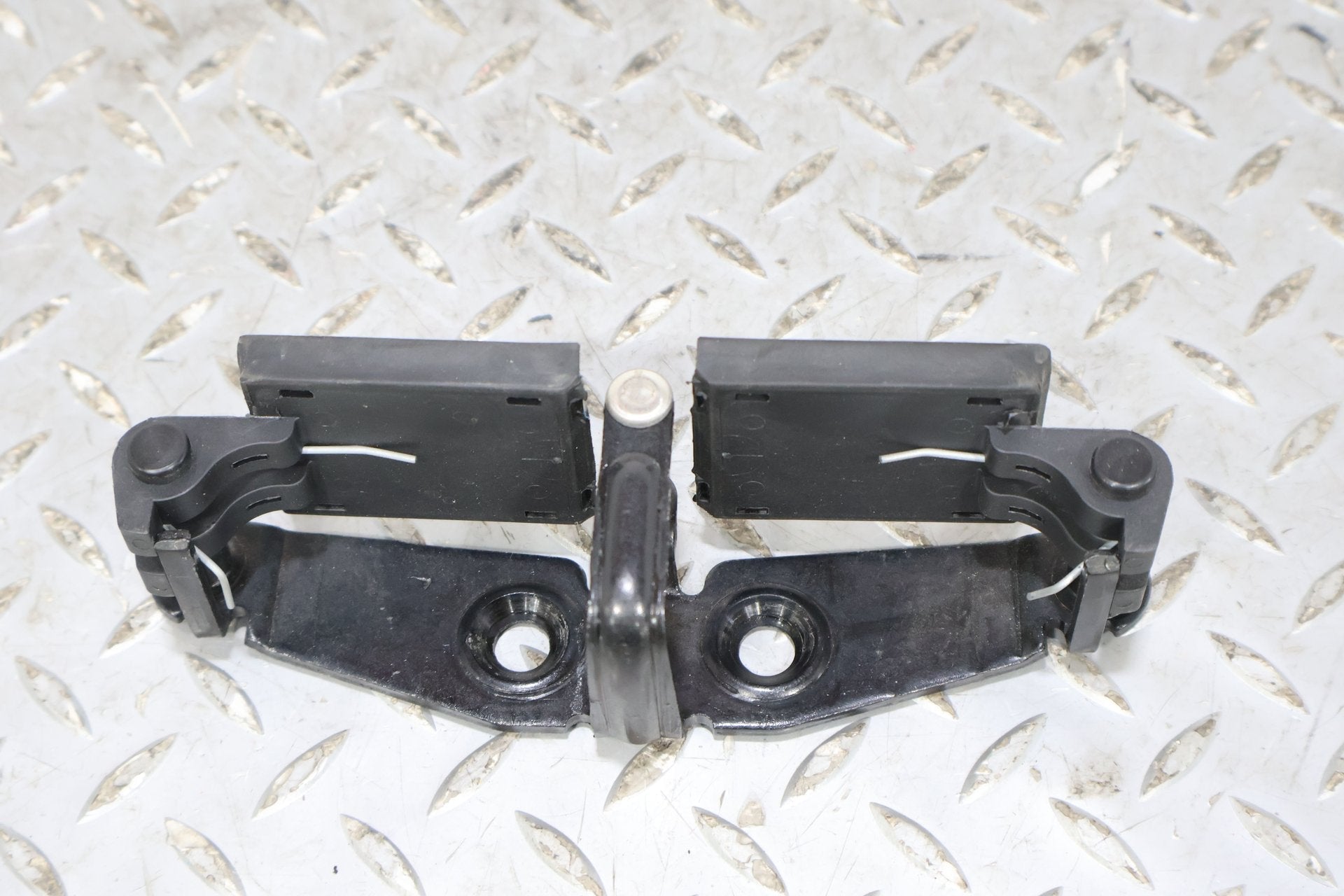 06-12 Bentley Flying Spur Rear Trunk Lid Latch W/ Flap Covers (3D5827517B)