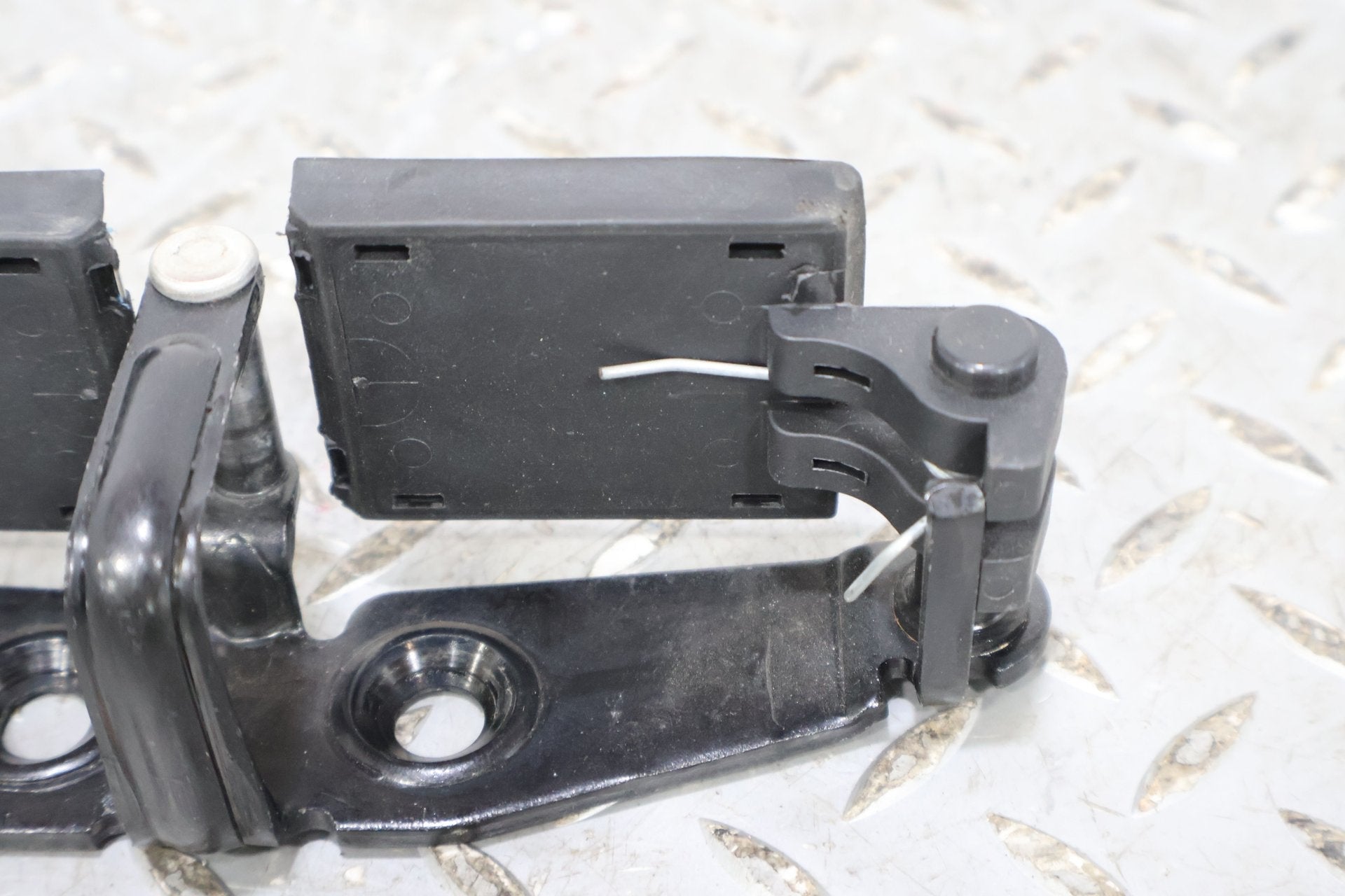 06-12 Bentley Flying Spur Rear Trunk Lid Latch W/ Flap Covers (3D5827517B)