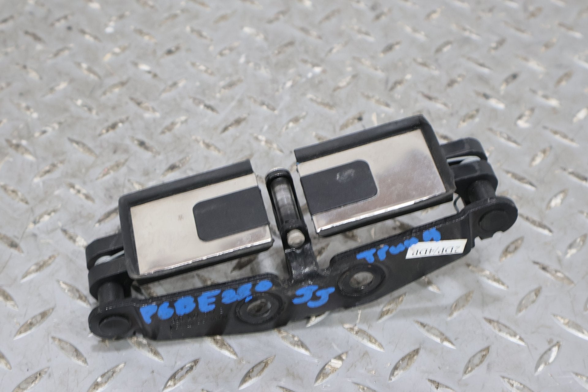 06-12 Bentley Flying Spur Rear Trunk Lid Latch W/ Flap Covers (3D5827517B)