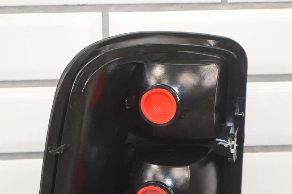 2004 Chevrolet Suburban 2500- TAIL LIGHT ASSEMBLY