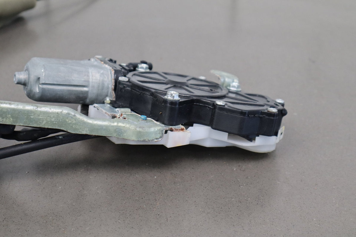 07-09 Lexus LS460 (XF40) Front L Door Latch w/ Soft Close 69040-50250 OEM