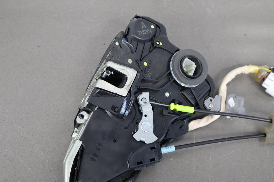 07-09 Lexus LS460 (XF40) Front L Door Latch w/ Soft Close 69040-50250 OEM