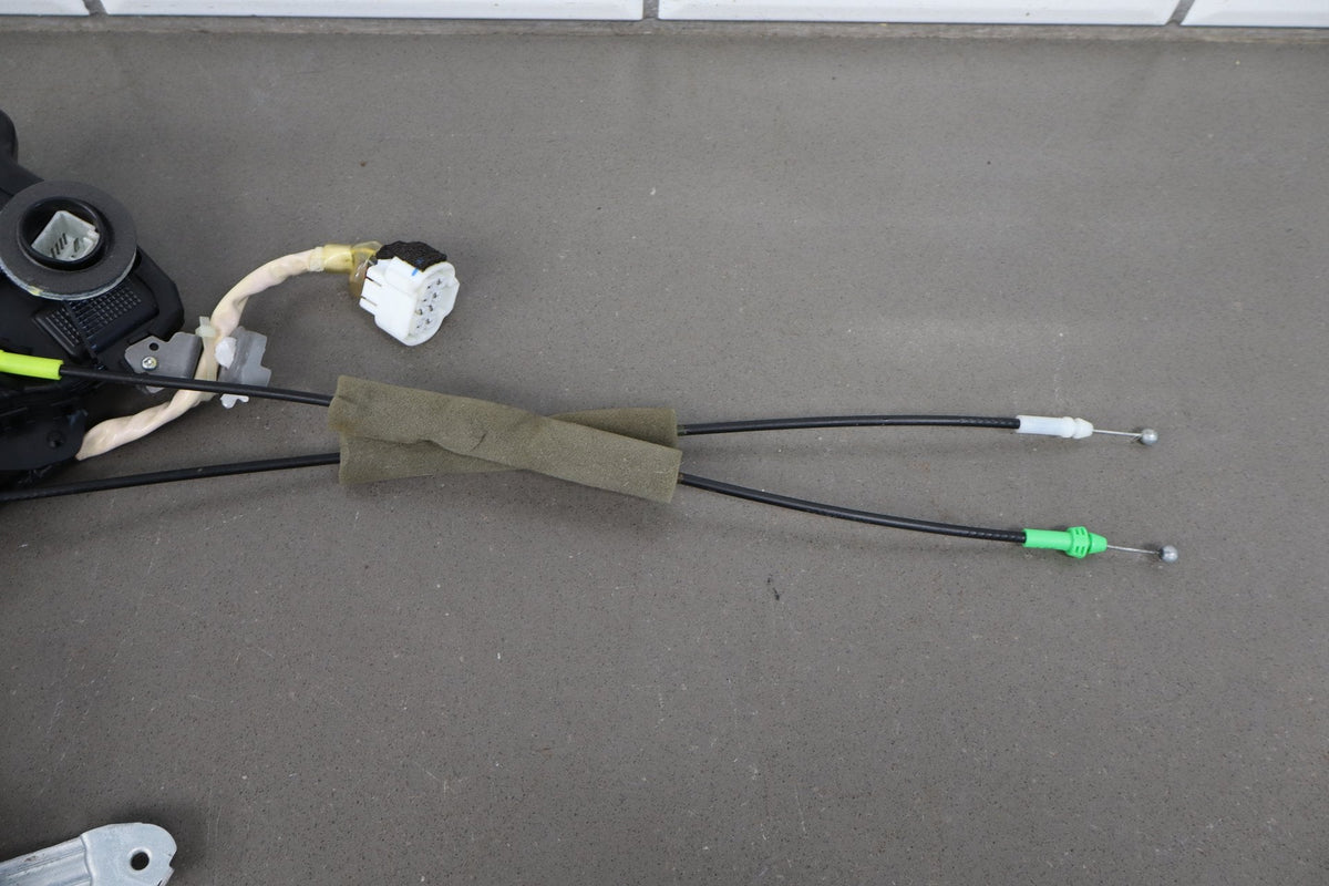 07-09 Lexus LS460 (XF40) Front L Door Latch w/ Soft Close 69040-50250 OEM